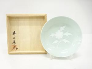 人間国宝　井上萬二造　青白磁　牡丹彫文　皿